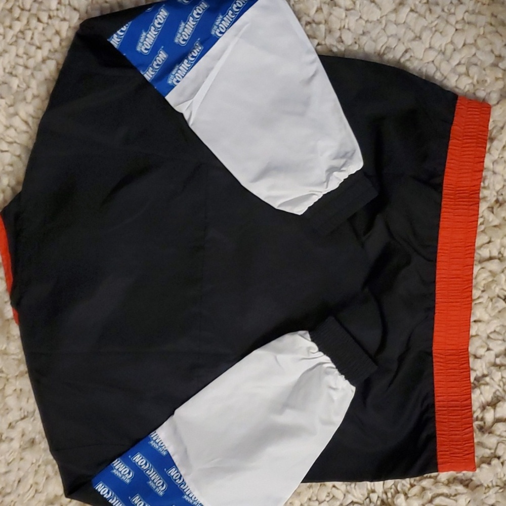 Comic Con Windbreaker - Picture 2 of 4